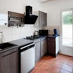 4 Bedroom Gorgeous In Lanton