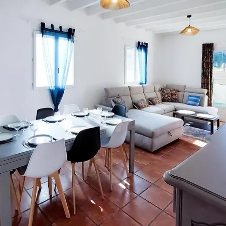 Dom wakacyjny 4 Bedroom Amazing In
